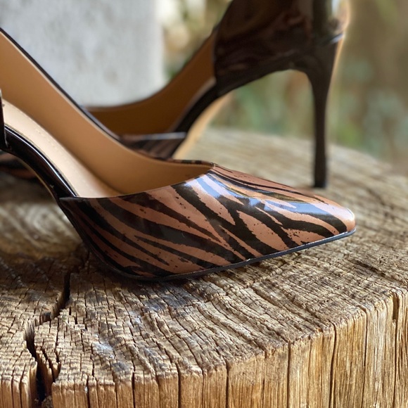 Gianni Bini Davenn Animal Print d'Orsay Pumps - Picture 4 of 8